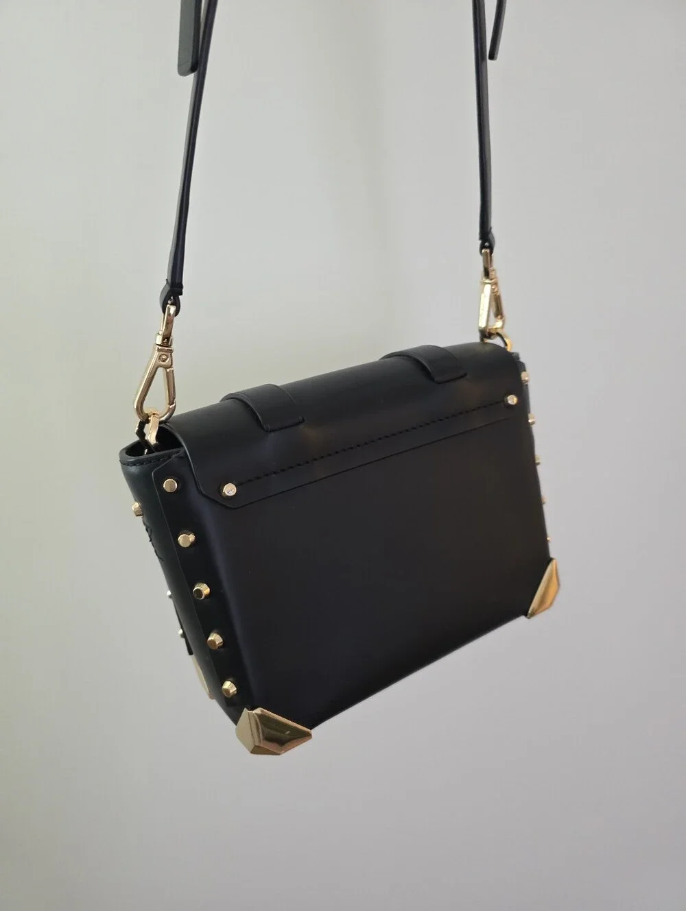 Michael Kors Manhattan Leather Stud Shoulder Bag Crossbody Flap Lock Black Gold